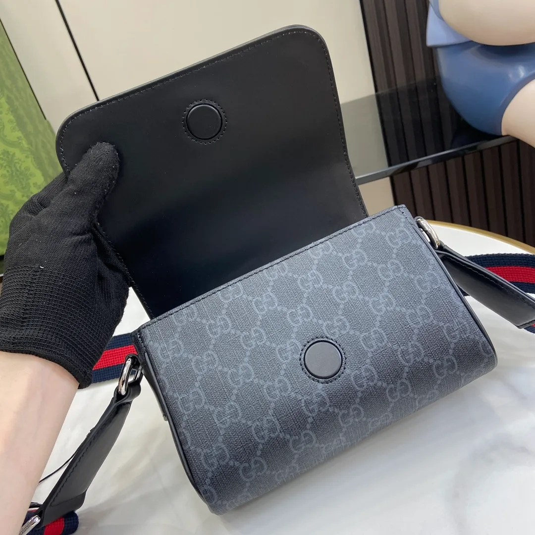 Gucci GG Supreme Messenger Bag - Image 10