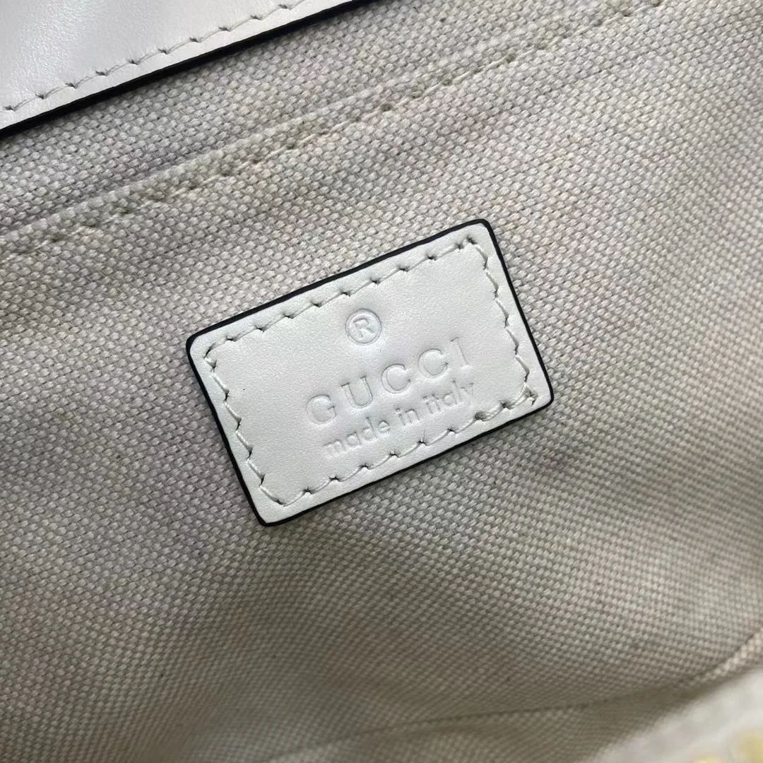 Gucci Horsebit small shoulder bag in White Leather - Image 11