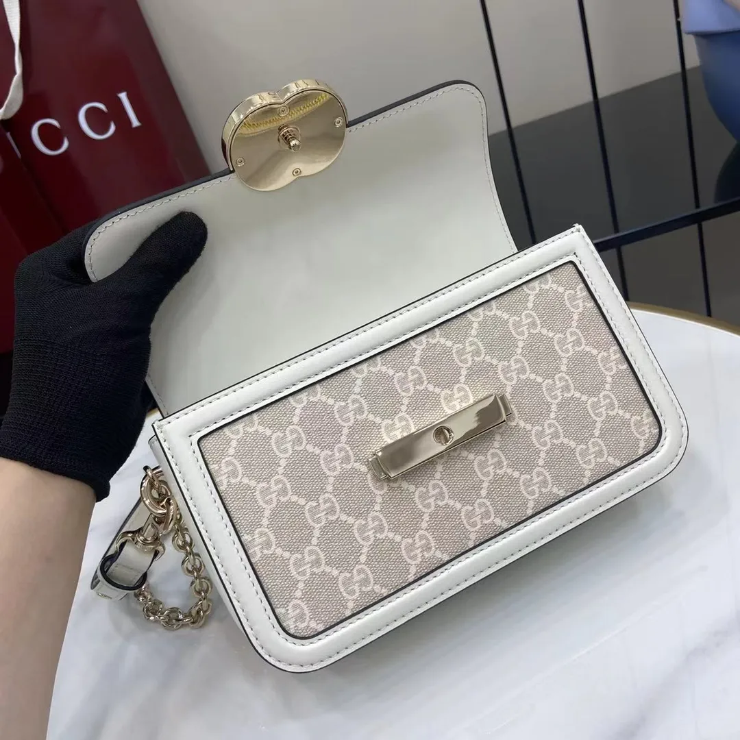 Gucci Horsebit small shoulder bag in White Leather - Image 9
