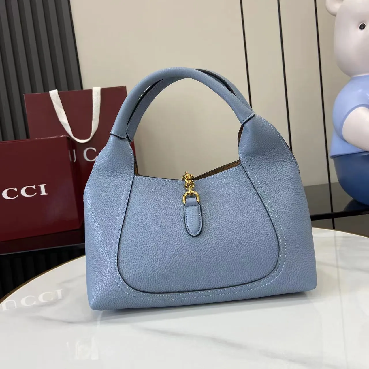 Gucci Softbit medium top handle bag in Grey Leather - Image 4