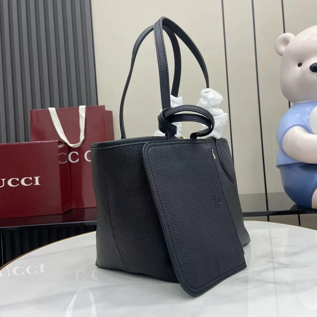 Gucci Totissima small reversible tote bag in black leather - Image 3