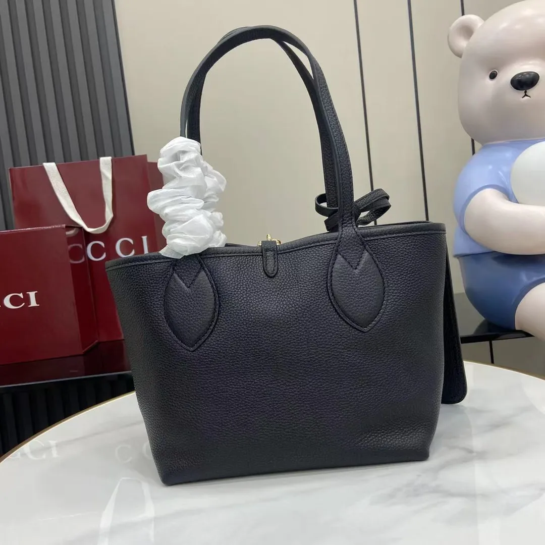 Gucci Totissima small reversible tote bag in black leather - Image 4