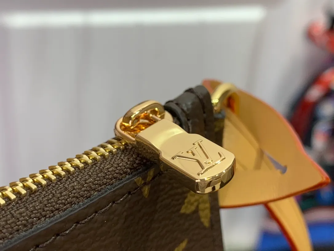 Handbags and Small Leather Goods Valentine's Day Gifts - Image 8