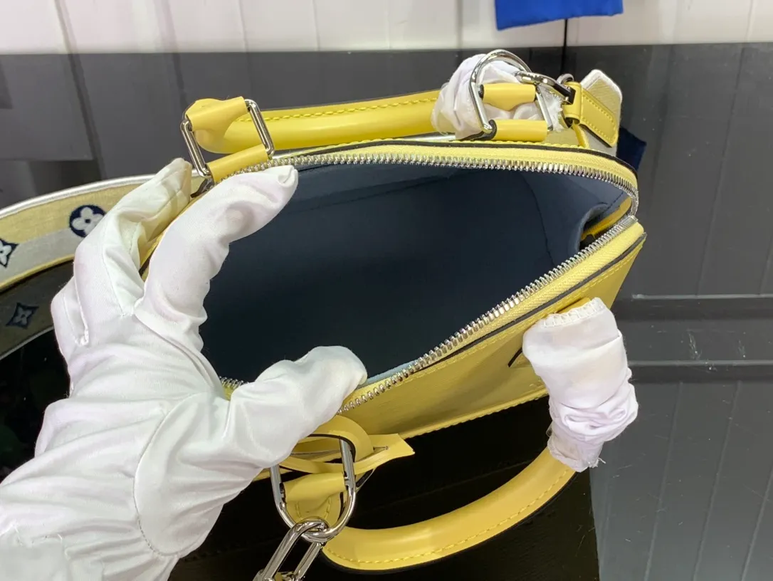 LOUIS VUITTON Epi ALMA BB 2WAY bag - Image 10