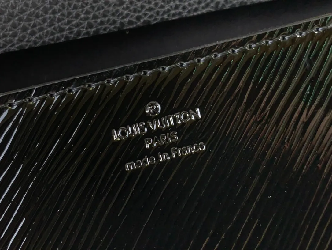 LOUIS VUITTON Women Bag - Image 10
