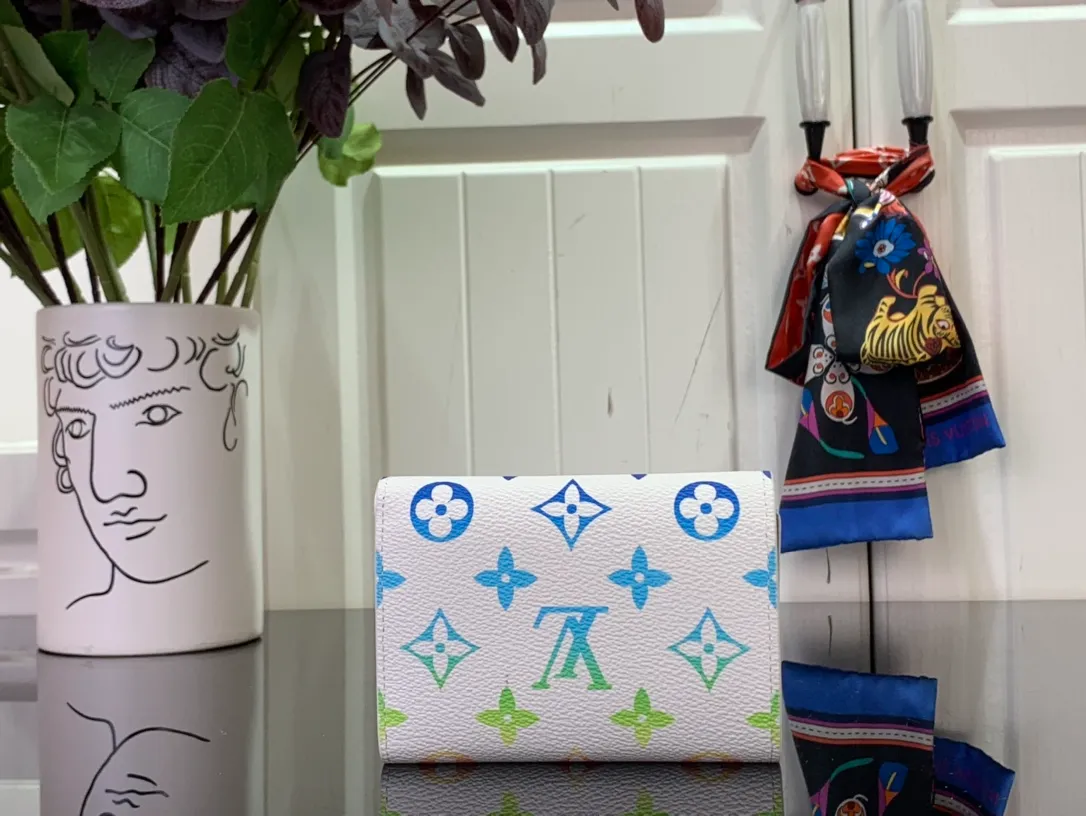 LV Wallet on Designer Wardrobe - Image 4