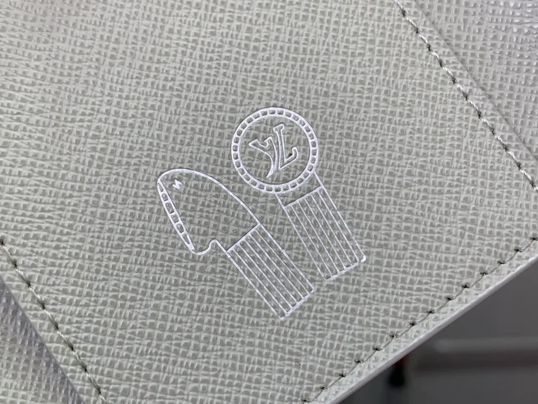 LV Wallet on Designer Wardrobe - Image 8