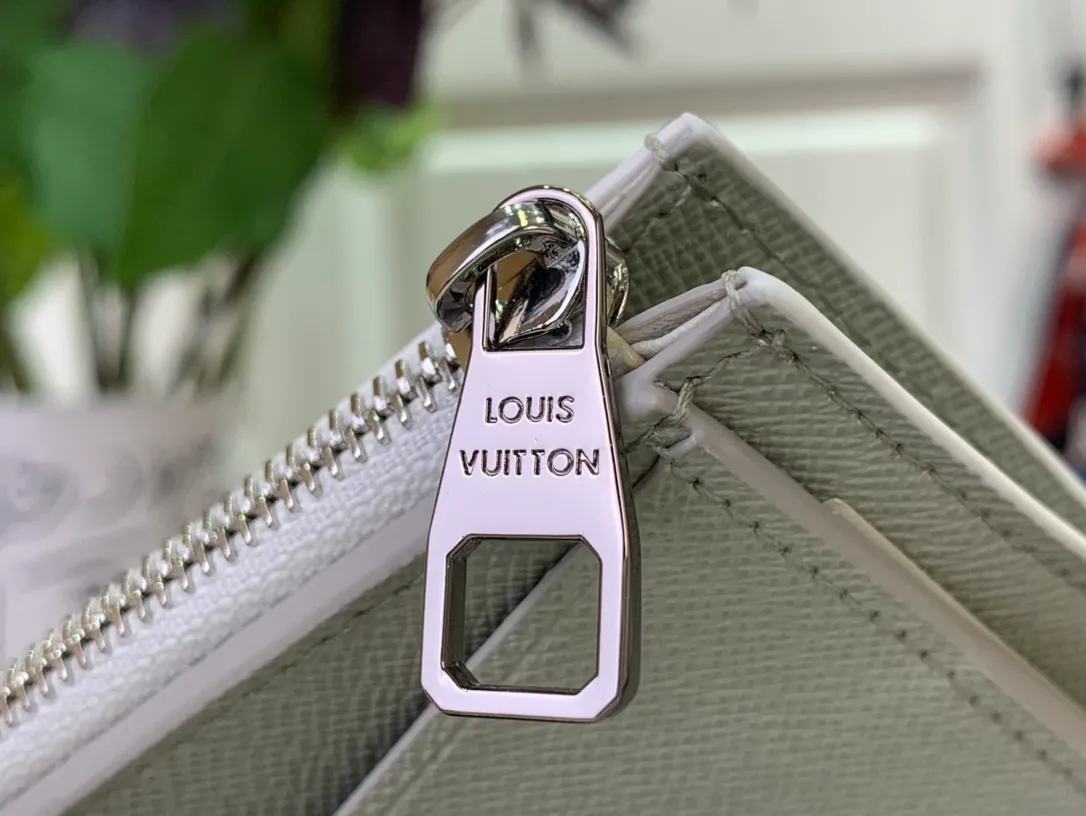 LV Wallet on Designer Wardrobe - Image 9