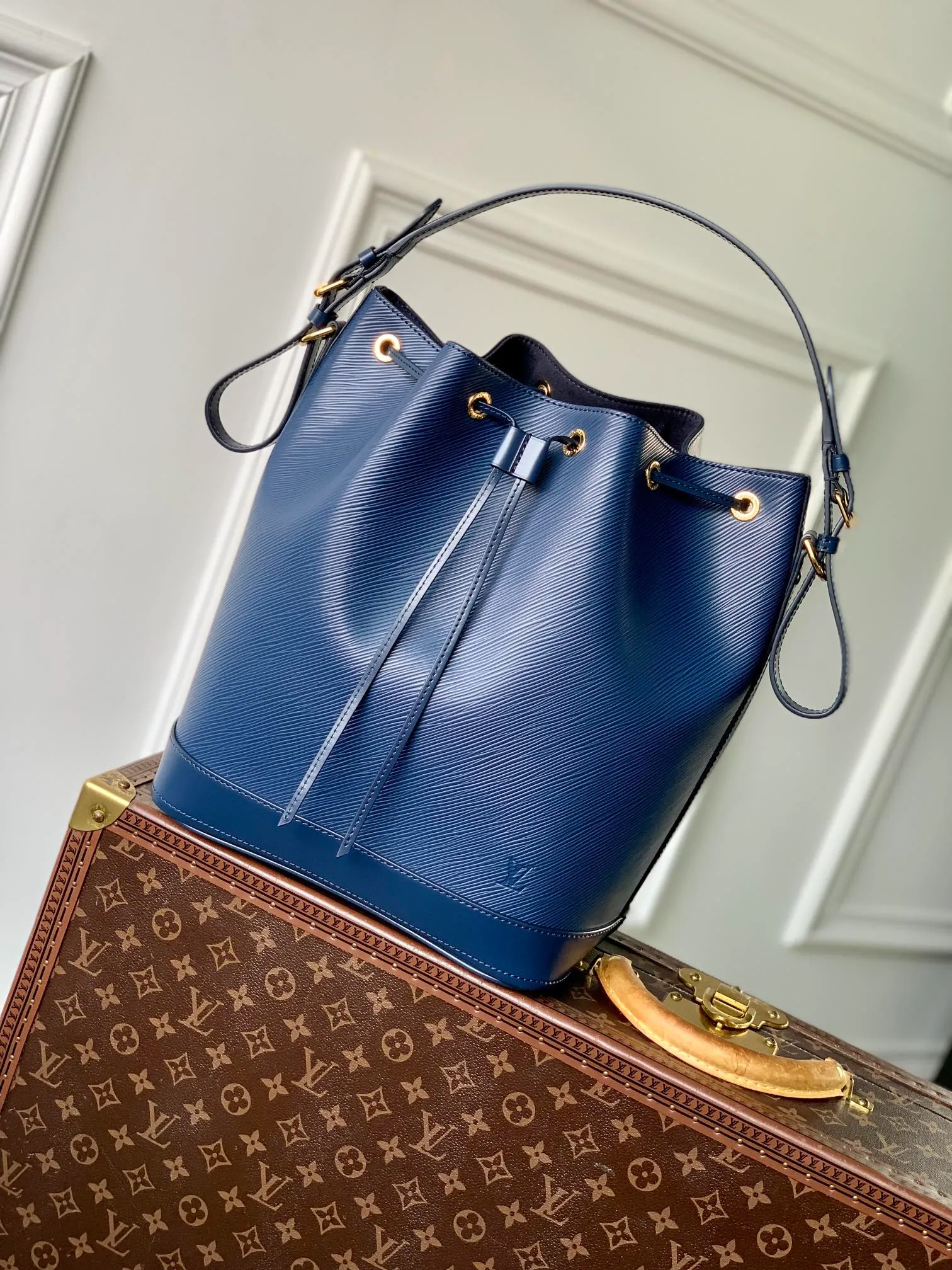 Louis Vuitton Epi Noe Leather Shoulder Bag