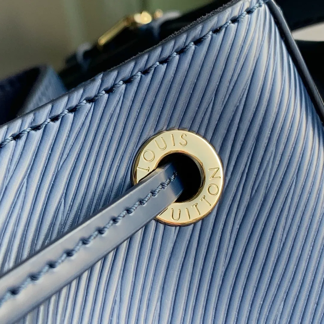 Louis Vuitton Epi Noe Leather Shoulder Bag - Image 8