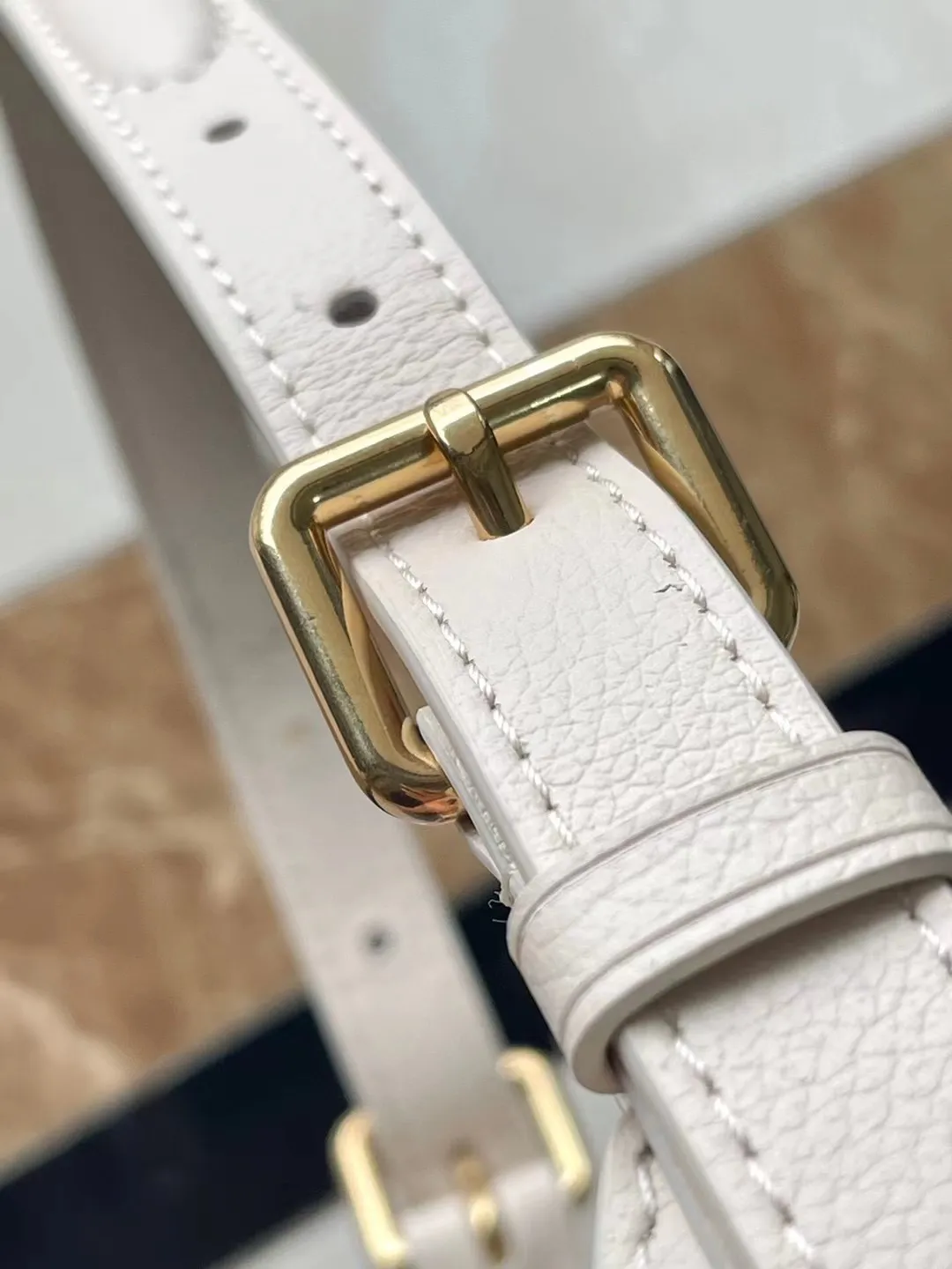 Louis Vuitton Leather Low Key - Image 7
