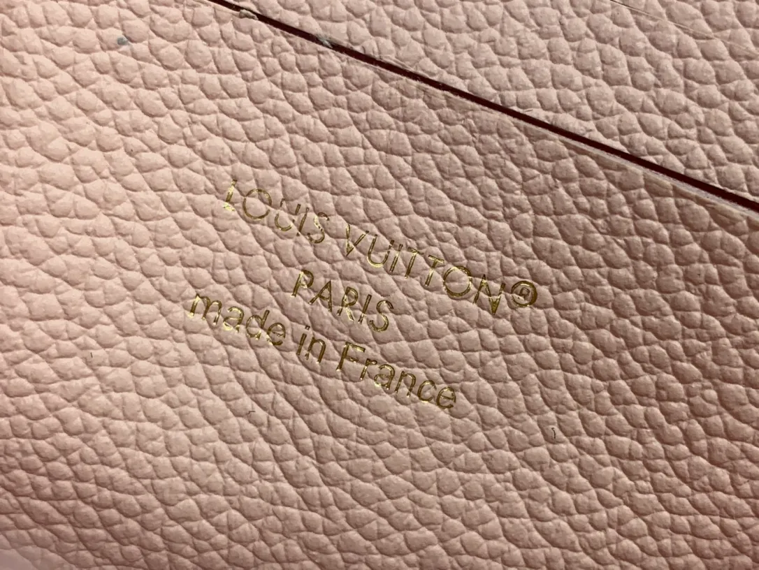 Louis Vuitton Marshmallow Rosebud in Embossed Grained Cowhide Leather with Gold-tone - Image 2