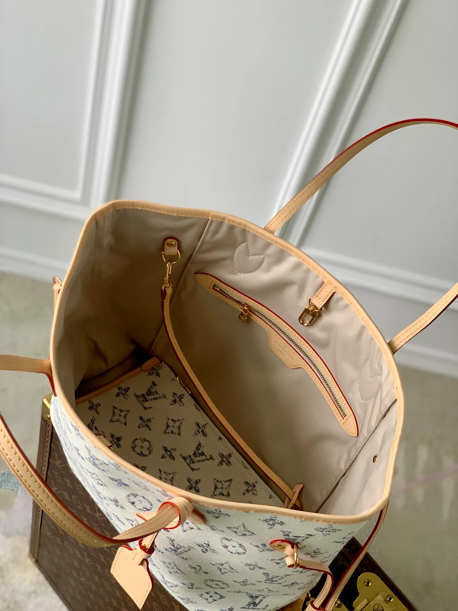 Louis Vuitton Neverfull Bag - Image 2