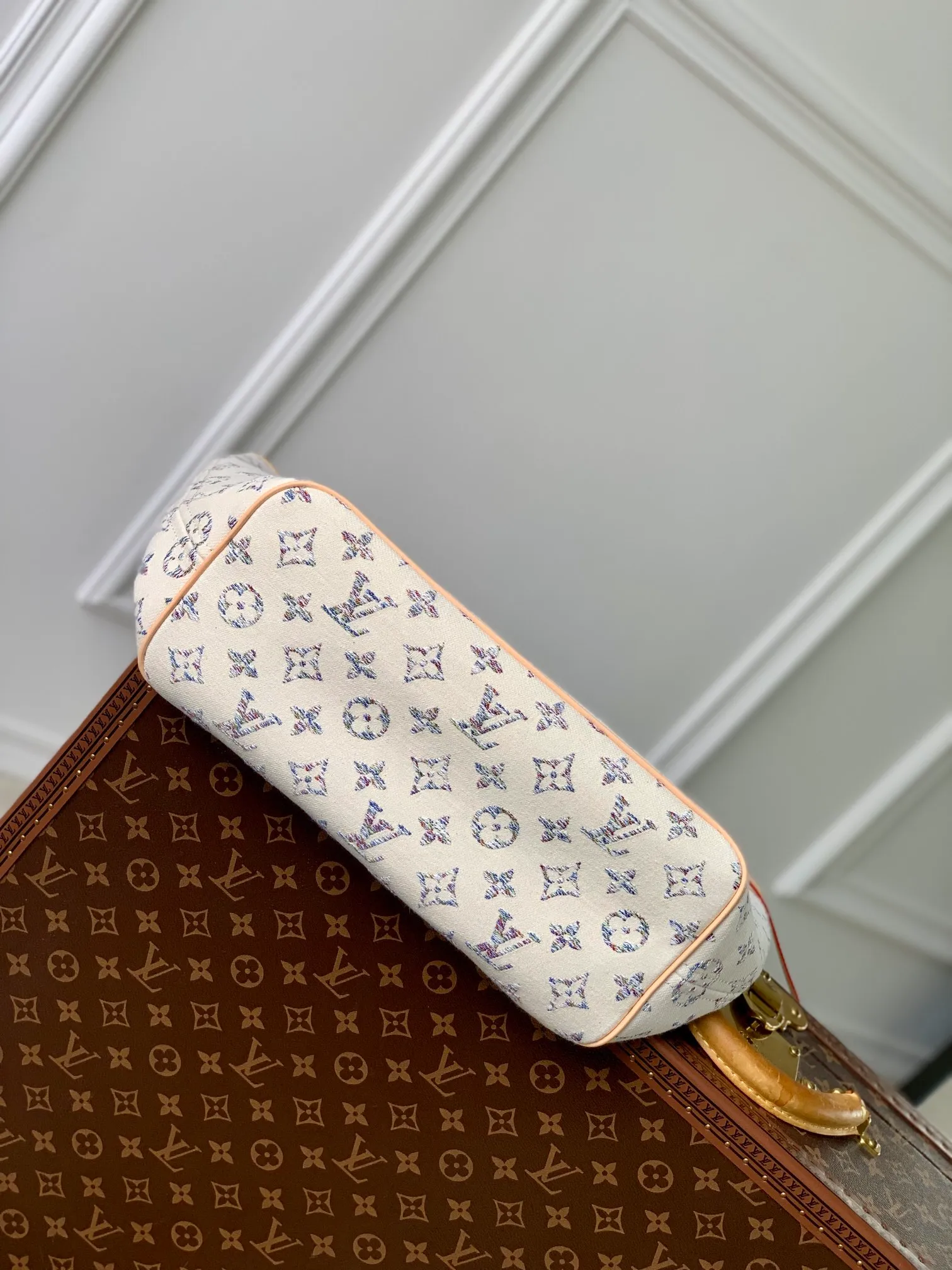 Louis Vuitton Neverfull Bag - Image 6