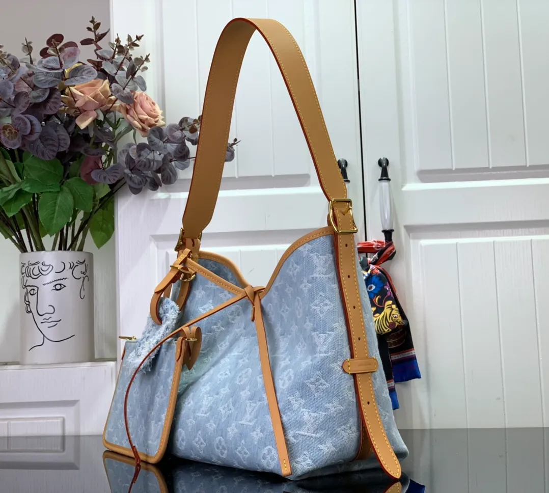 Louis Vuitton Shoulder Bag - Image 4
