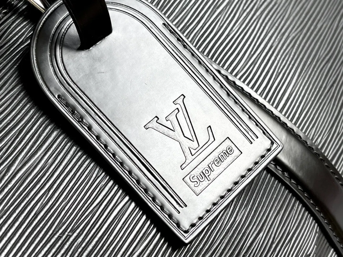 Louis Vuitton x Supreme Keepall Bandouliere - Image 8