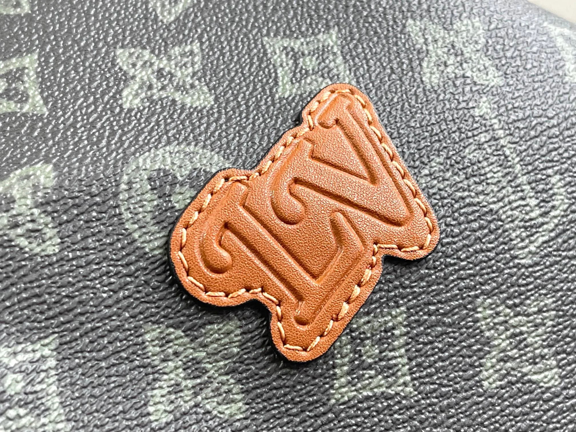 Louis vuitton Big Travel Bag - Image 8