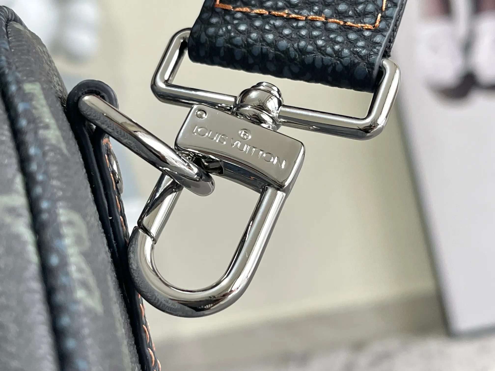 Louis vuitton Big Travel Bag - Image 9