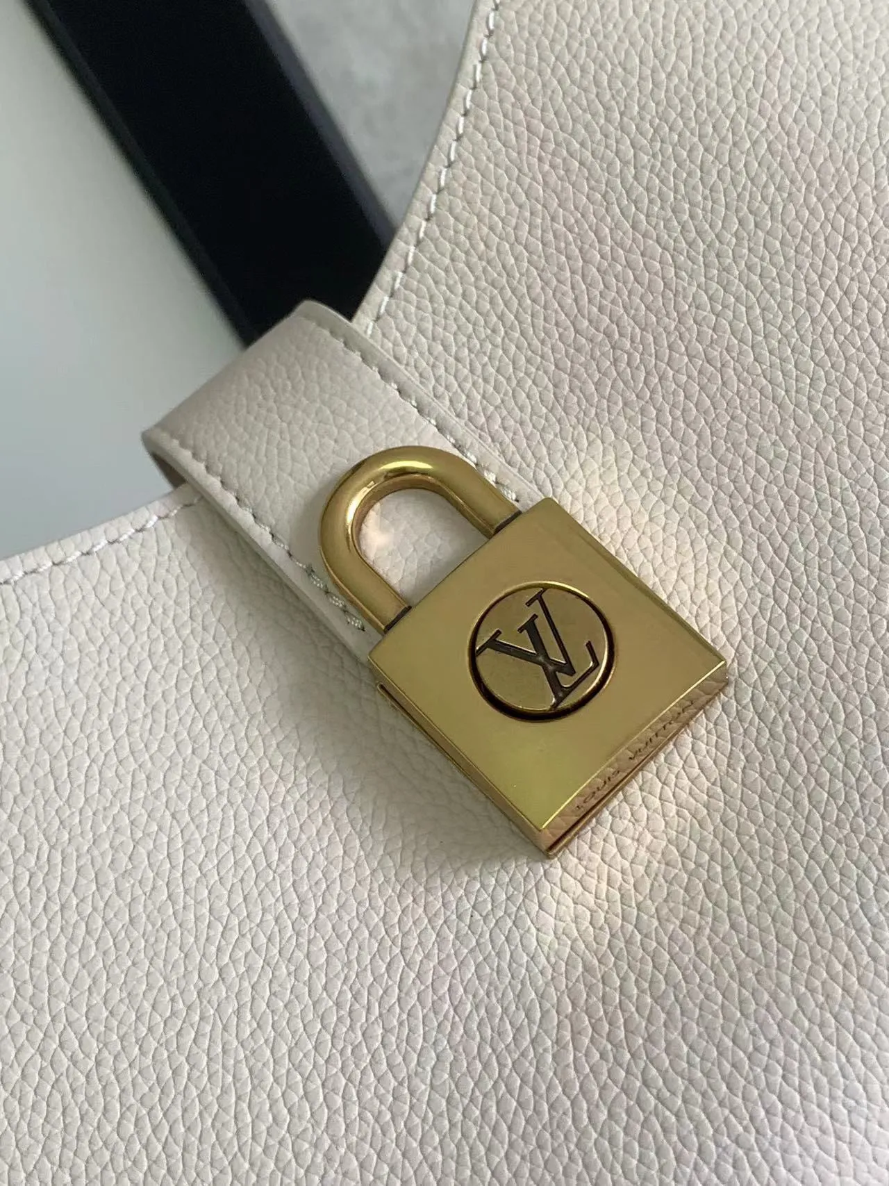 Low Key Shoulder Bag Handbags - Image 7