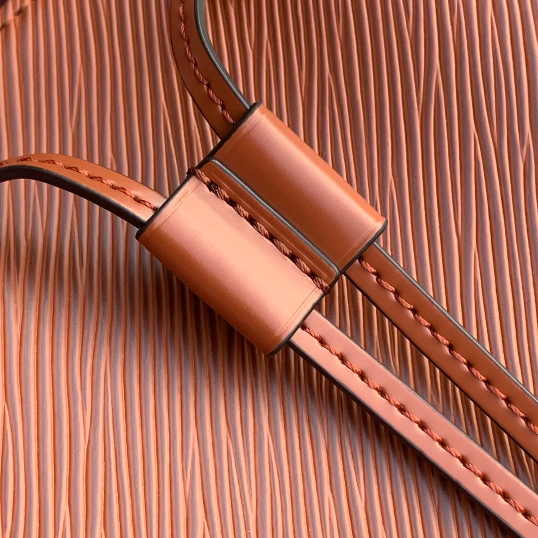 Noé MM Epi Leather Handbags - Image 9