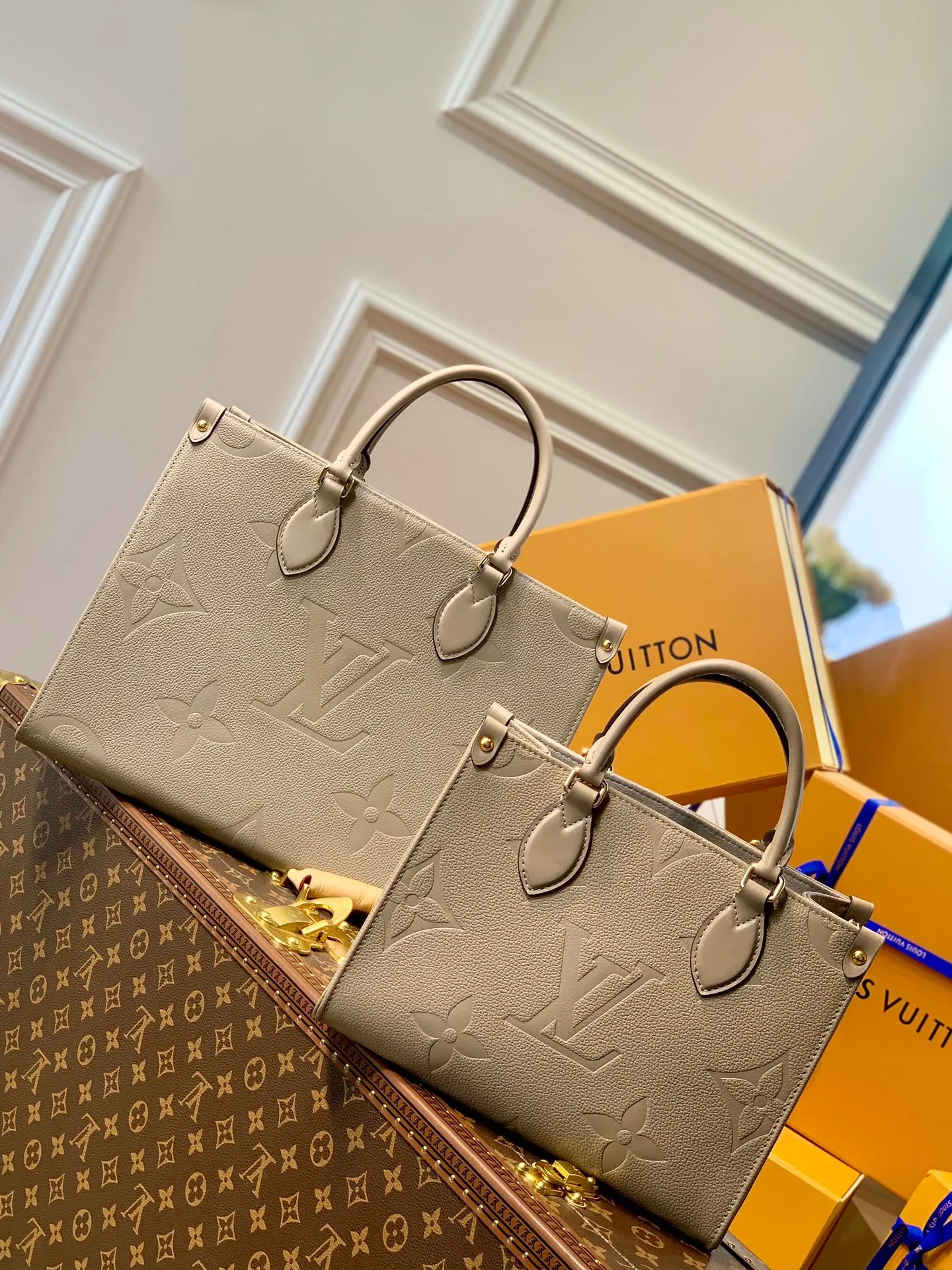OnTheGo MM Monogram Empreinte Leather - Image 2