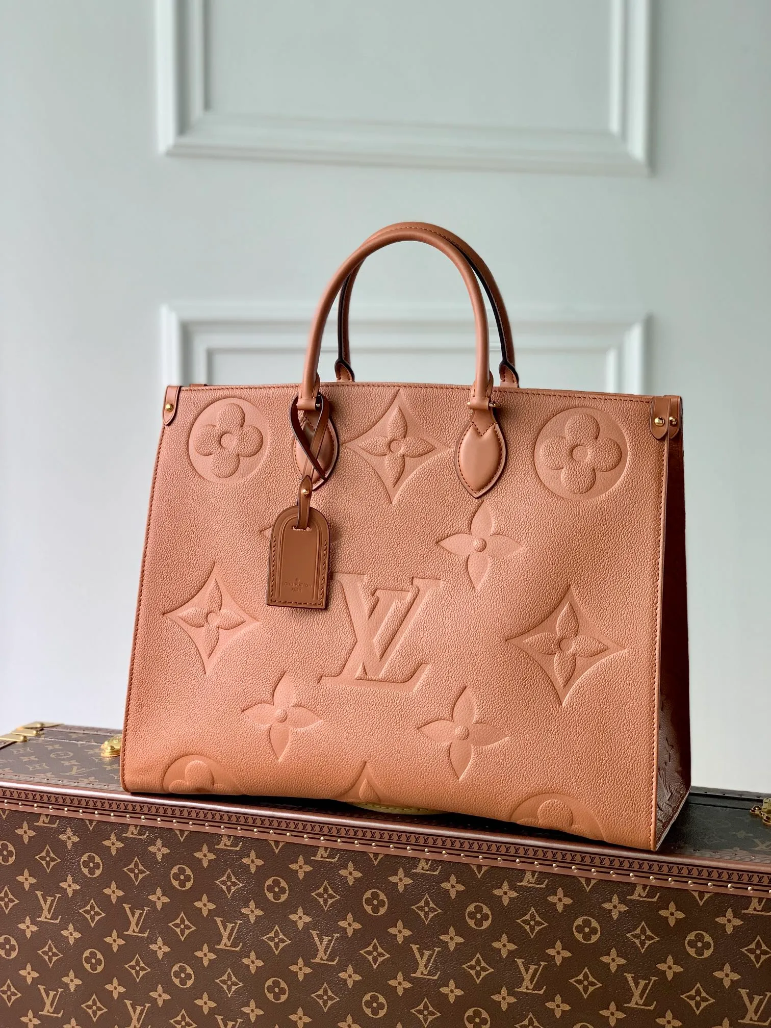 OnTheGo MM Monogram Empreinte Leather Handbags - Image 2