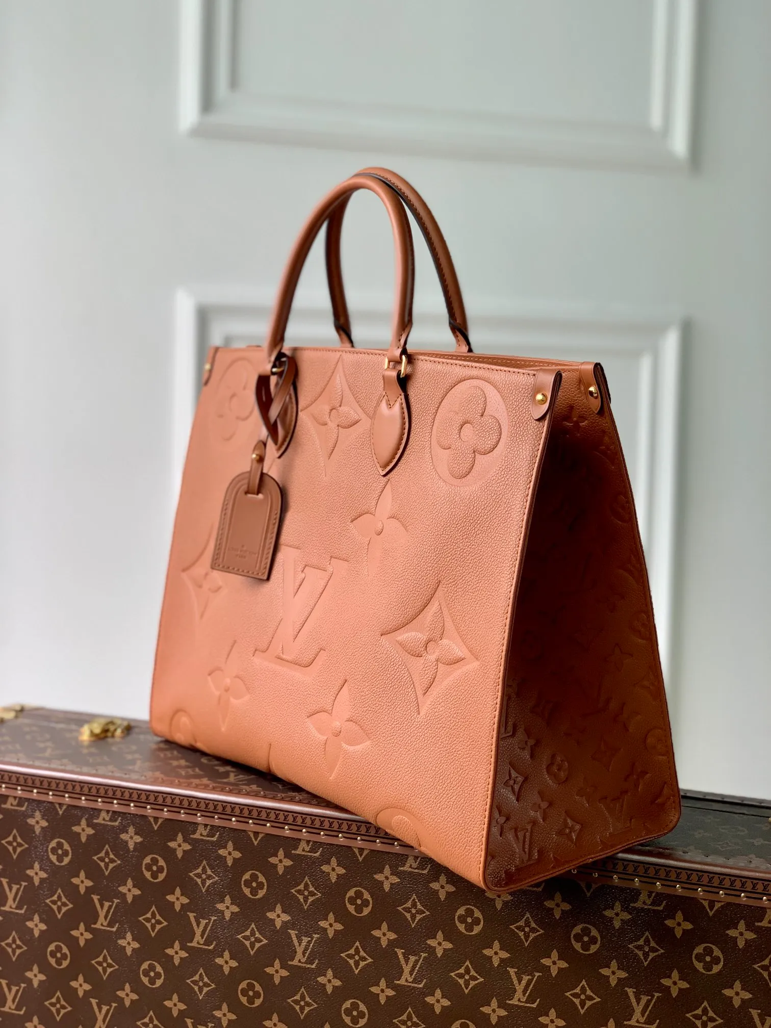 OnTheGo MM Monogram Empreinte Leather Handbags - Image 4