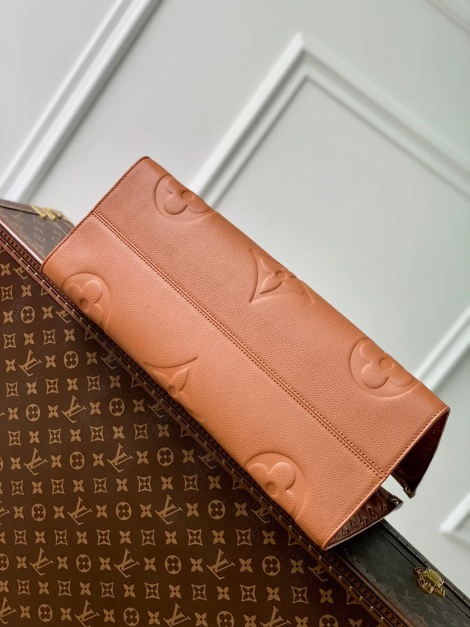 OnTheGo MM Monogram Empreinte Leather Handbags - Image 5