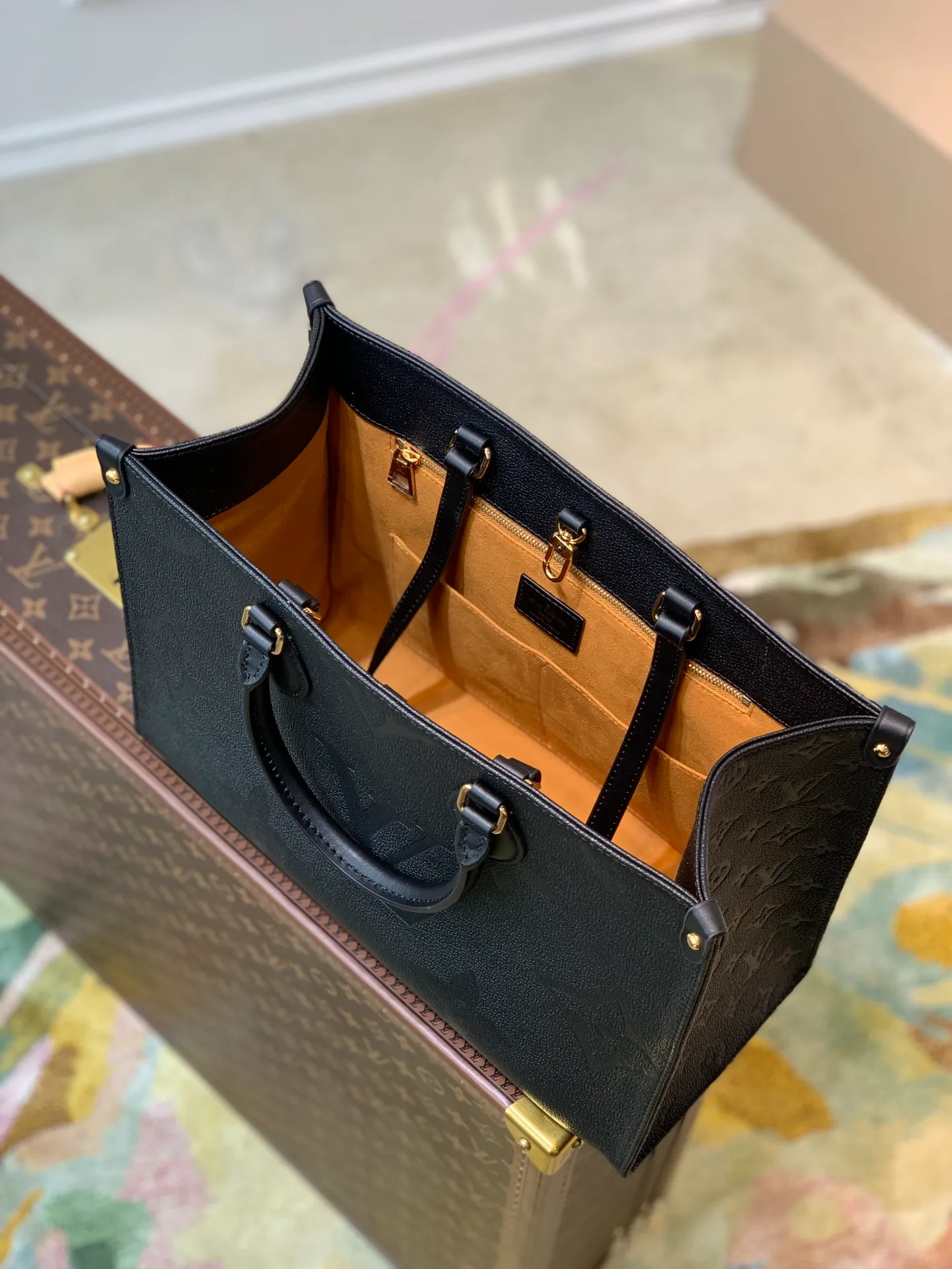 OnTheGo MM Monogram Empreinte Leather Handbags - Image 10