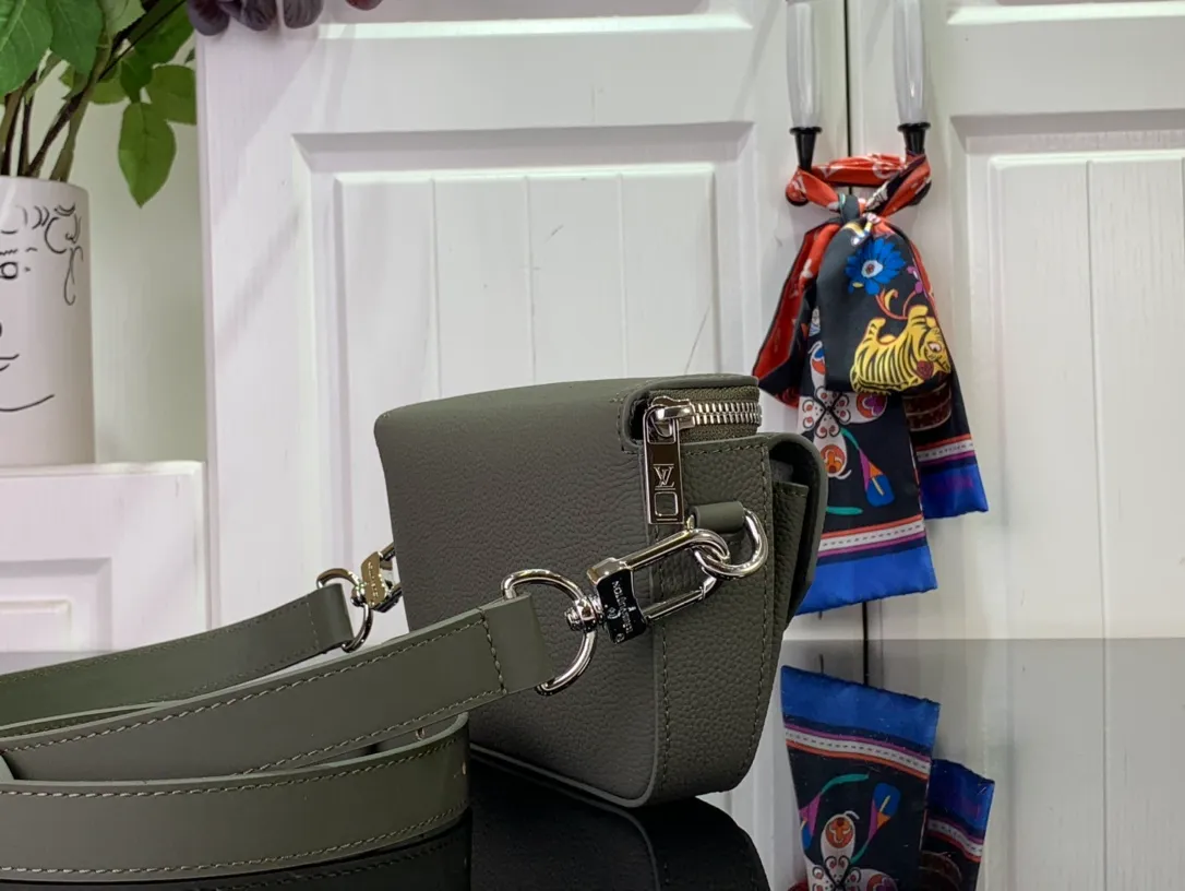Pilot Wearable Wallet LV Aerogram Bags - Image 4