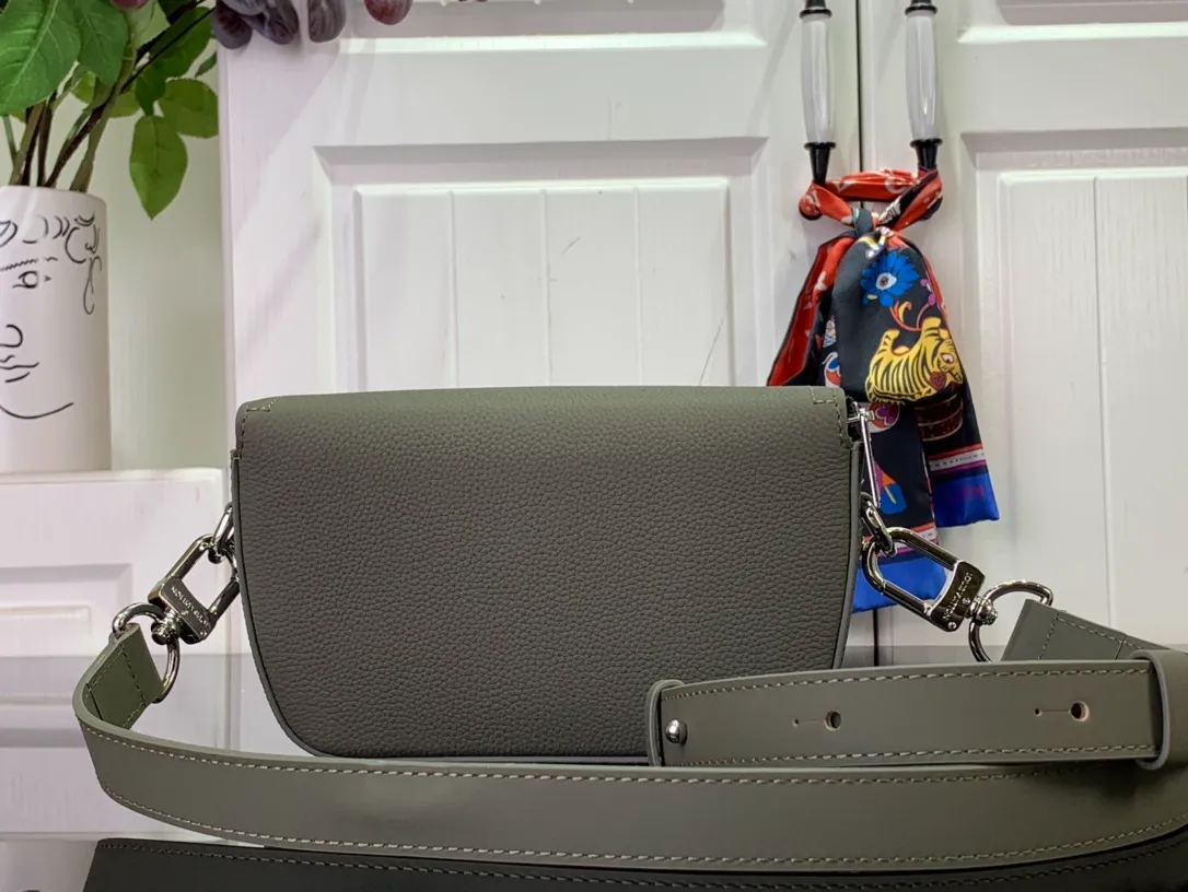 Pilot Wearable Wallet LV Aerogram Bags - Image 5