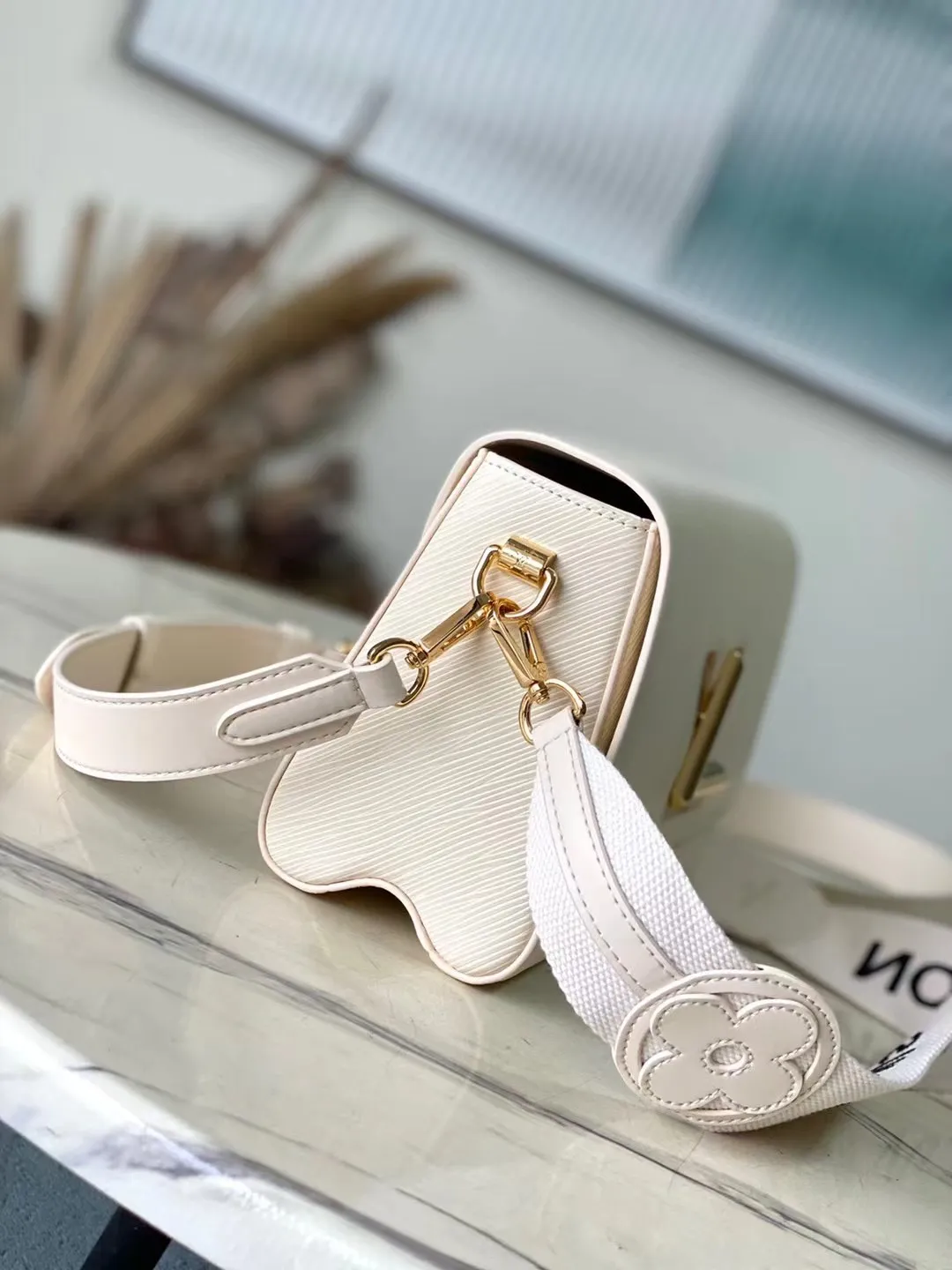 Twist MM Epi Leather - Image 4