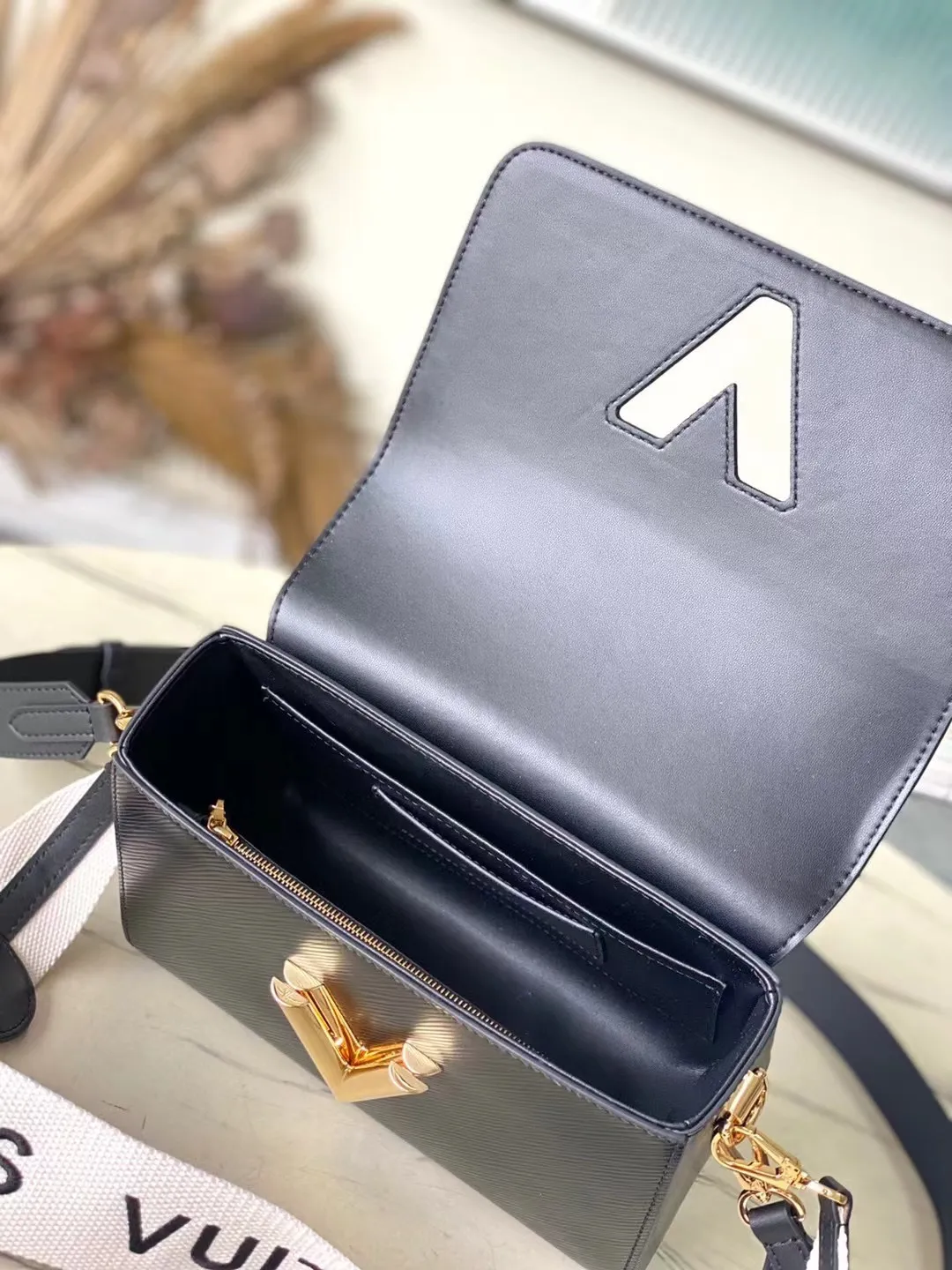 Twist MM Epi Leather Handbags - Image 10