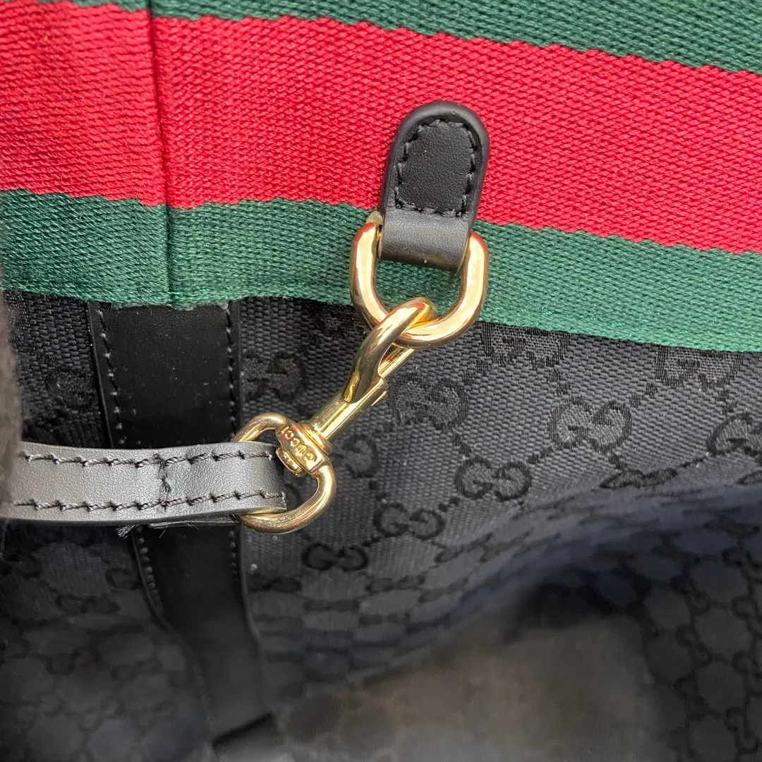 Gucci Crossbody Bag - Image 12