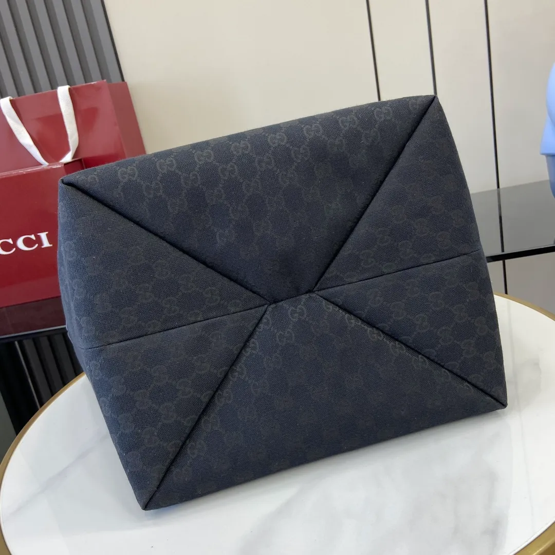 Gucci Crossbody Bag - Image 5
