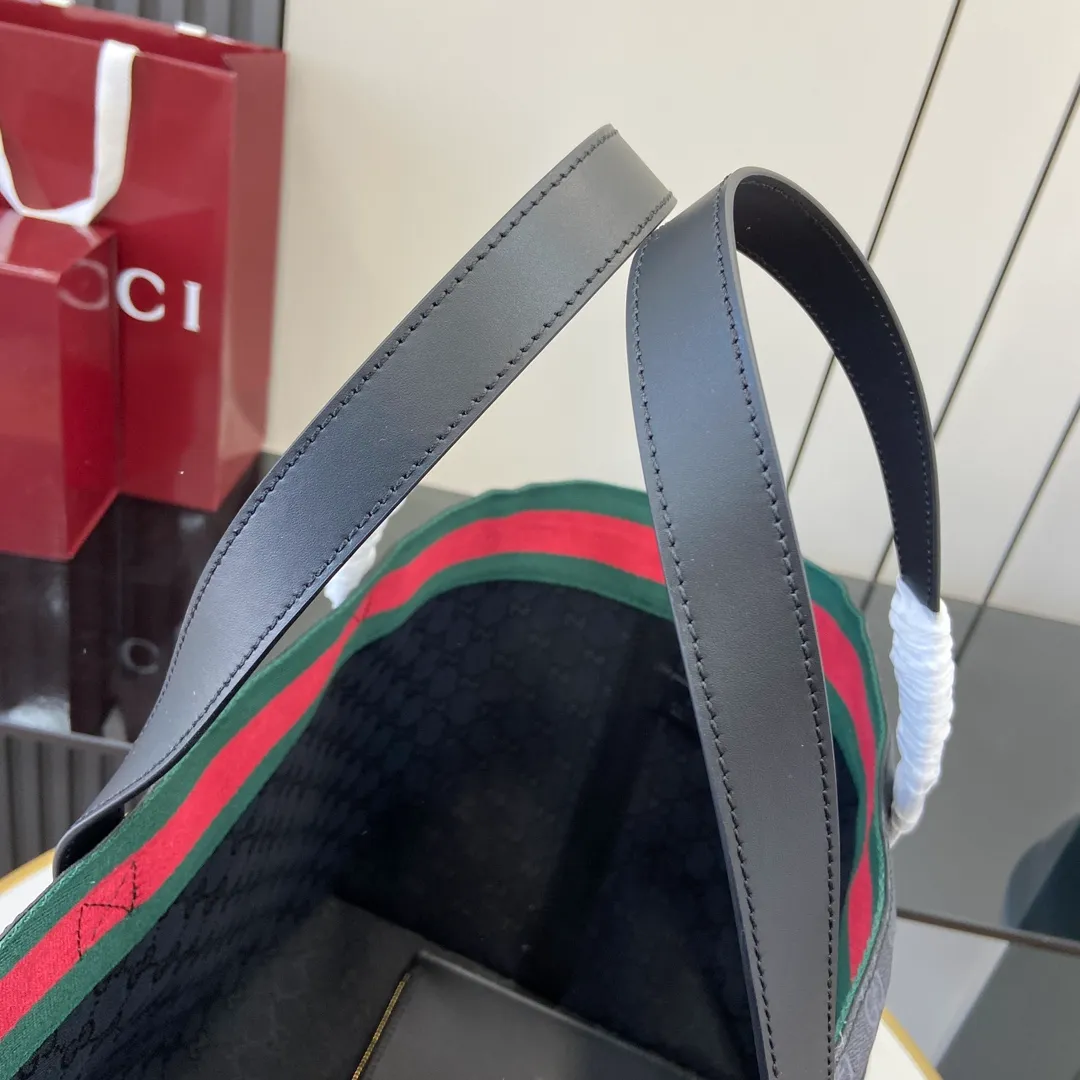 Gucci Crossbody Bag - Image 9