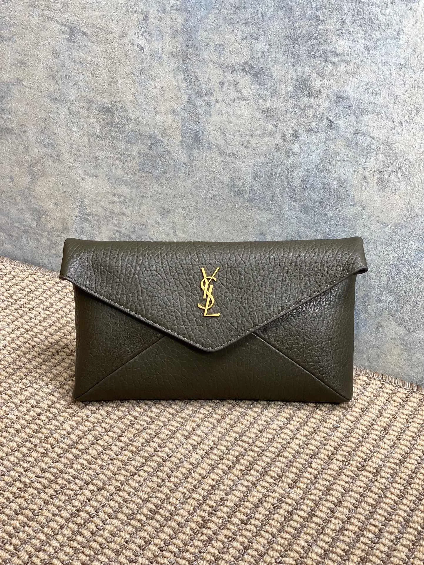 CASSANDRE large envelope pouch in lambskin
