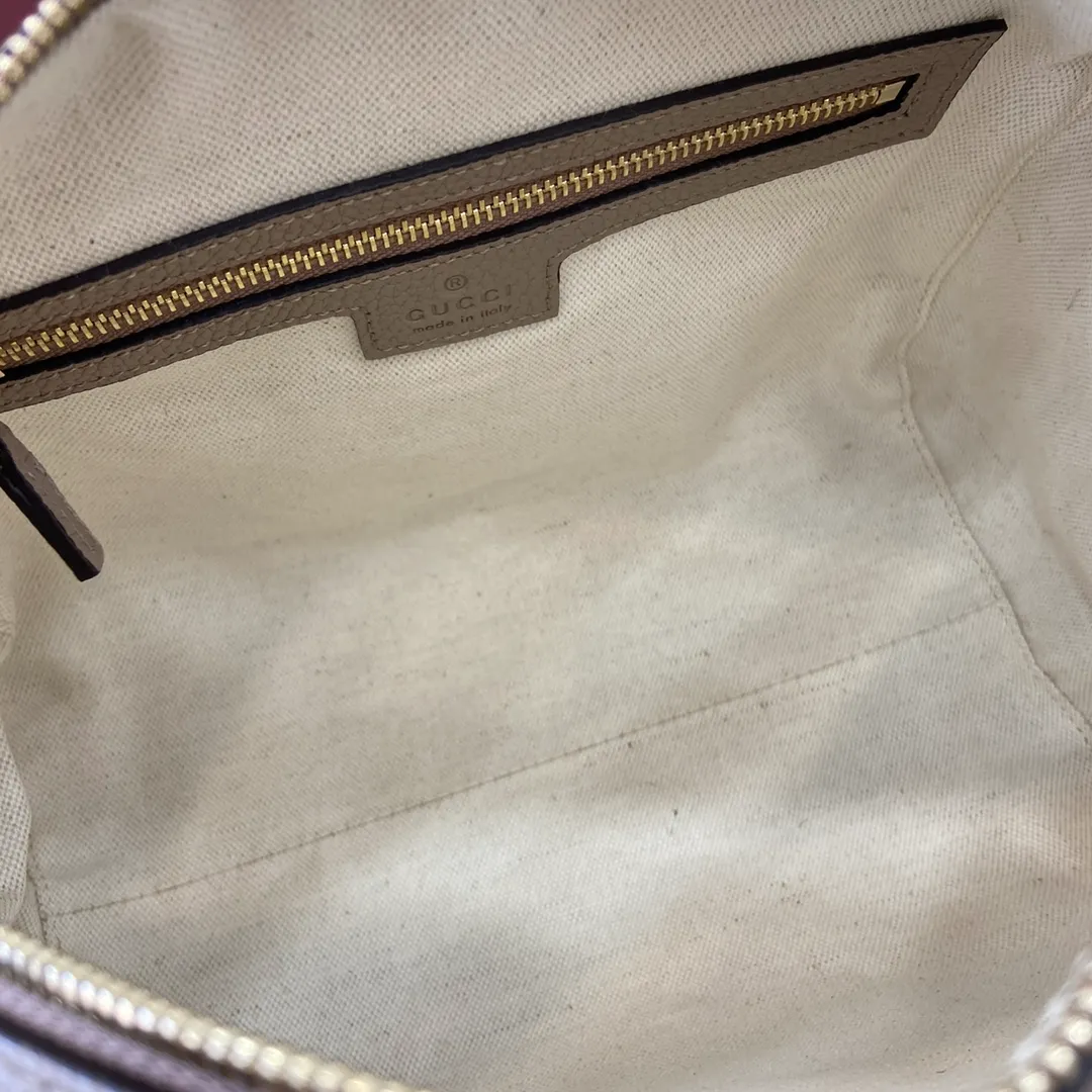 GG Emblem medium boston bag - Image 11
