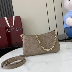 GG Emblem small shoulder bag