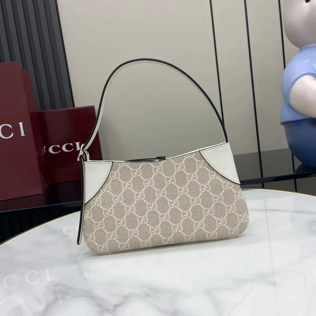 GG Emblem small shoulder bag