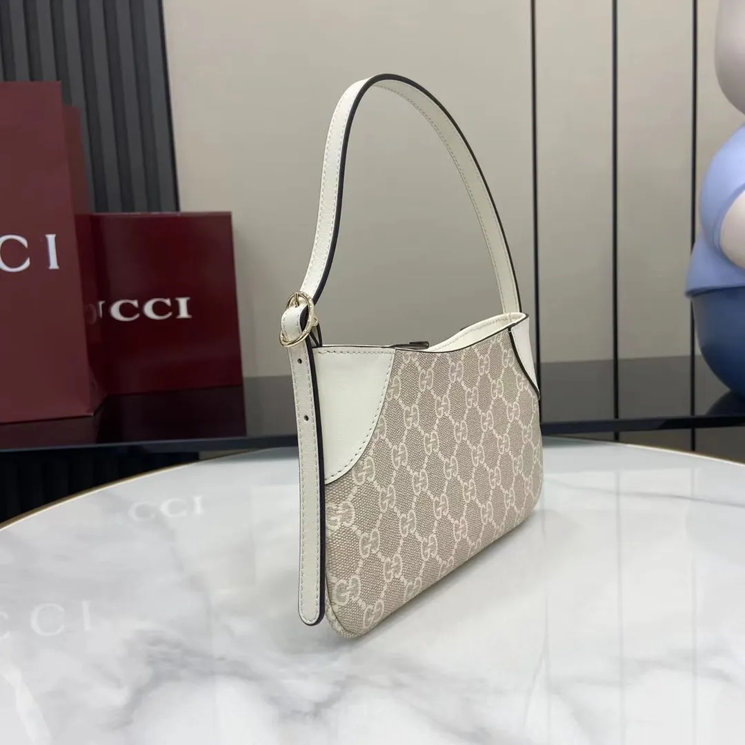 GG Emblem small shoulder bag - Image 4