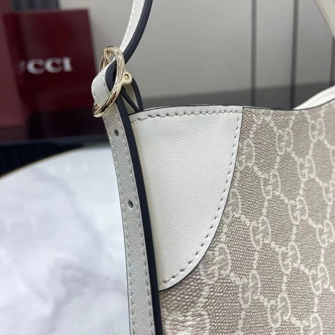 GG Emblem small shoulder bag - Image 8