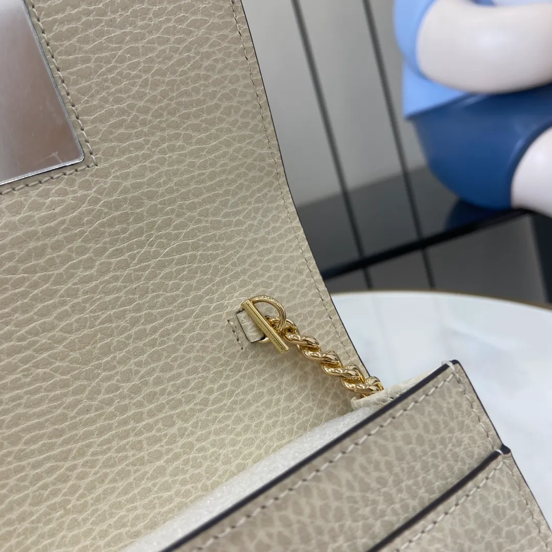 GG Marmont wallet on chain in beige and white GG Supreme - Image 10