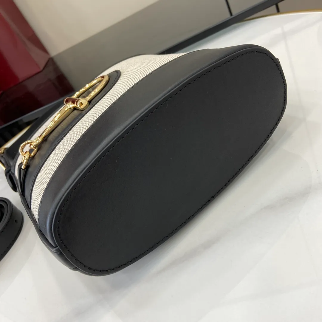Gucci 73 small bucket bag - Image 5