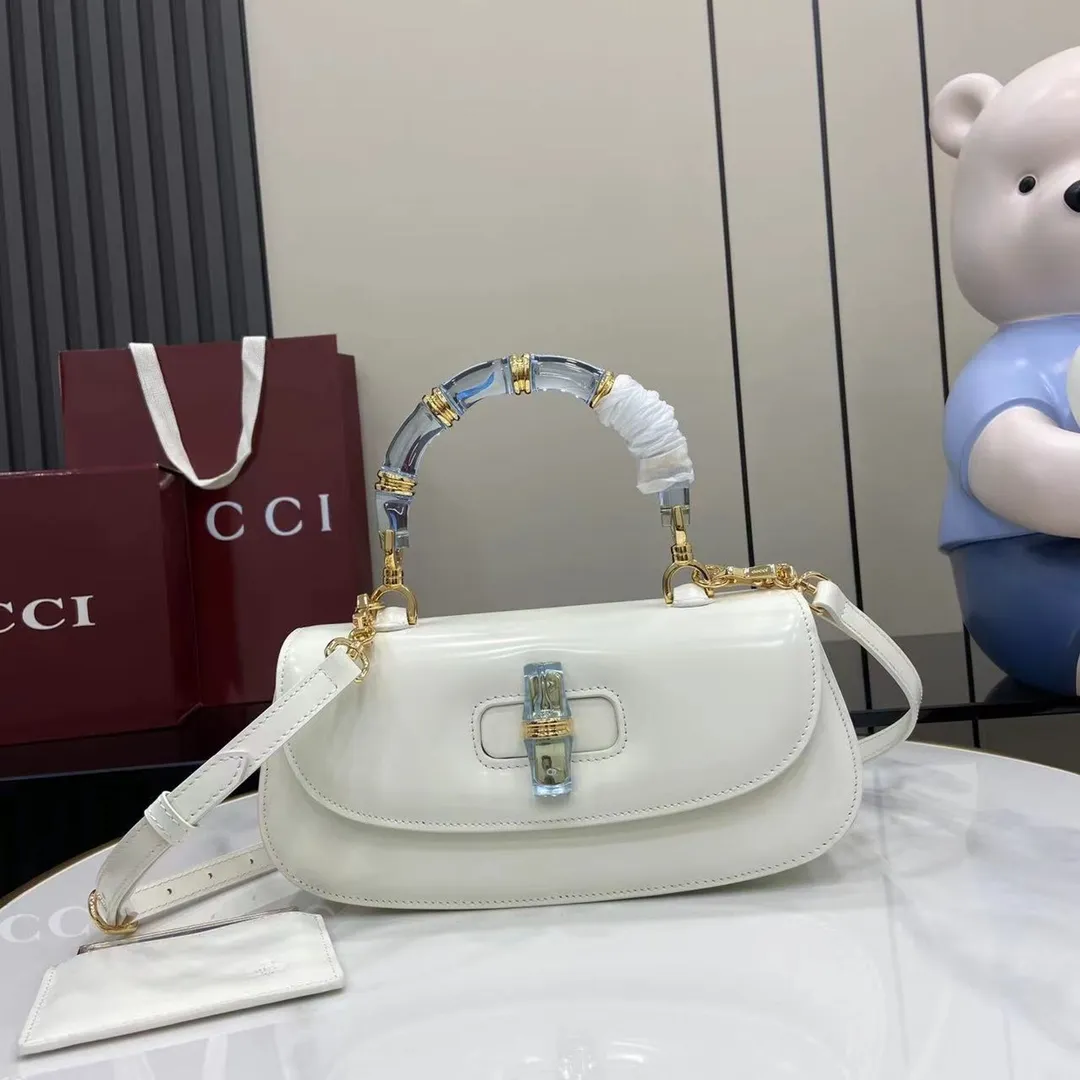 Gucci Bamboo Diva medium bag in white leather - Image 4
