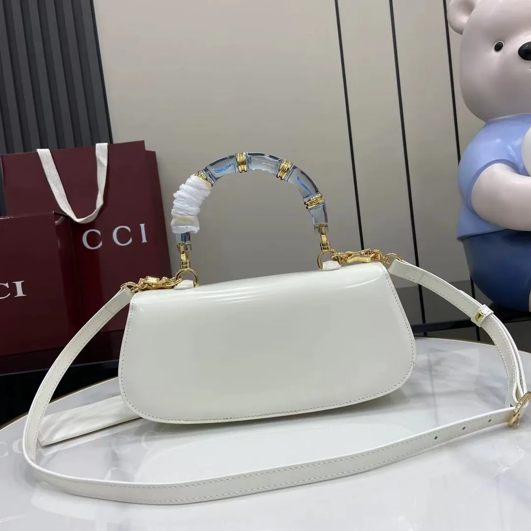 Gucci Bamboo Diva medium bag in white leather - Image 6