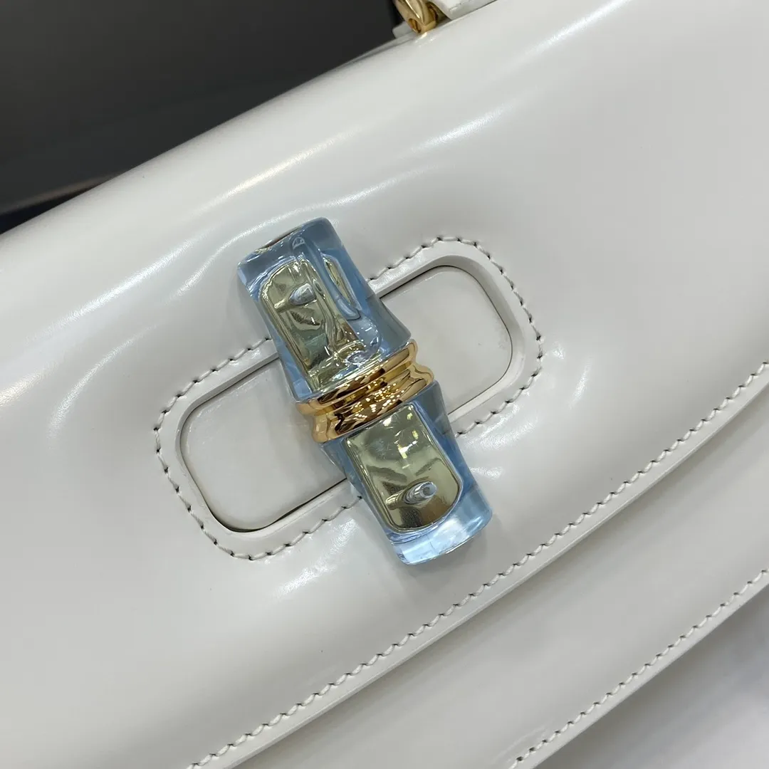 Gucci Bamboo Diva medium bag in white leather - Image 8