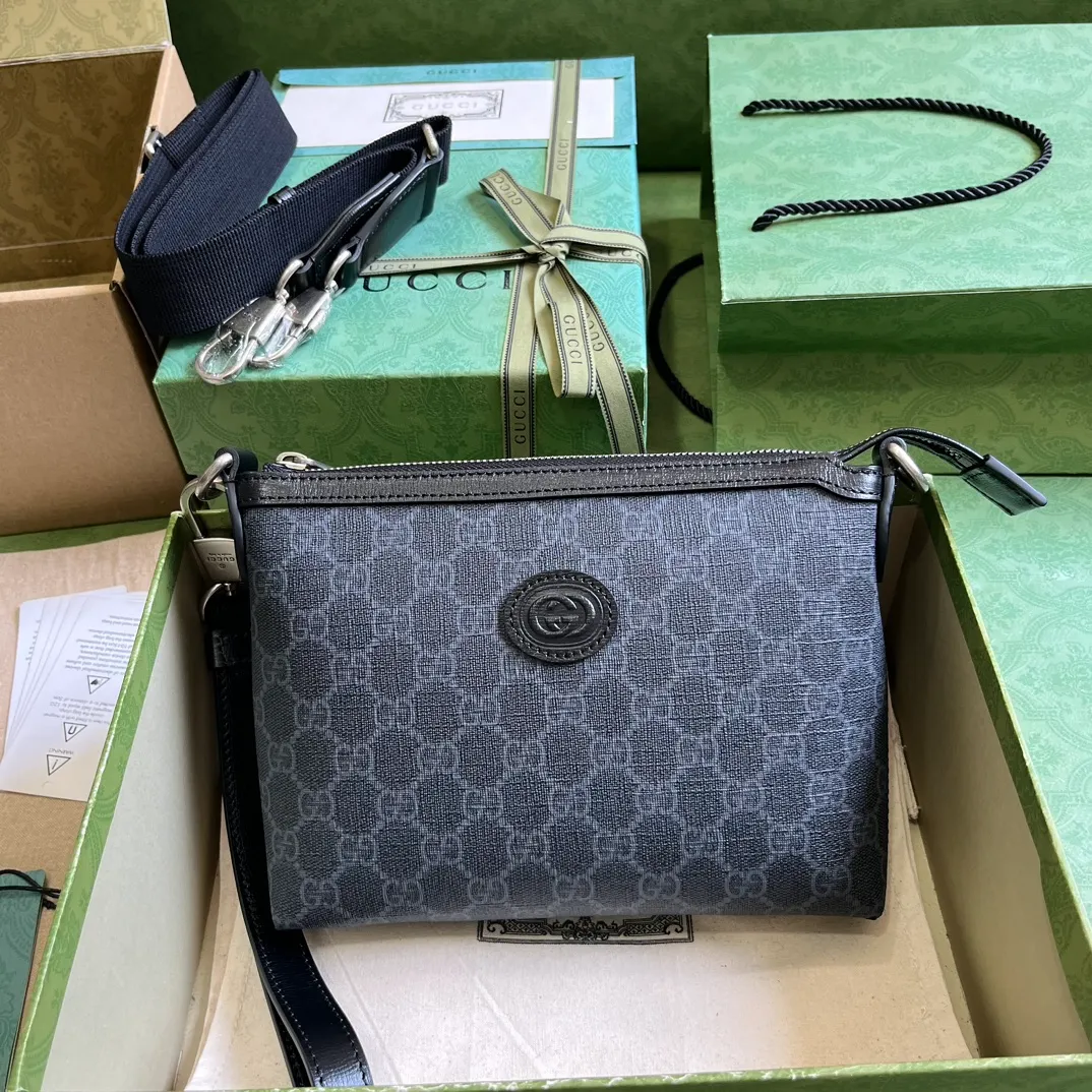 Gucci GG Supreme Shoulder Bag - Image 3