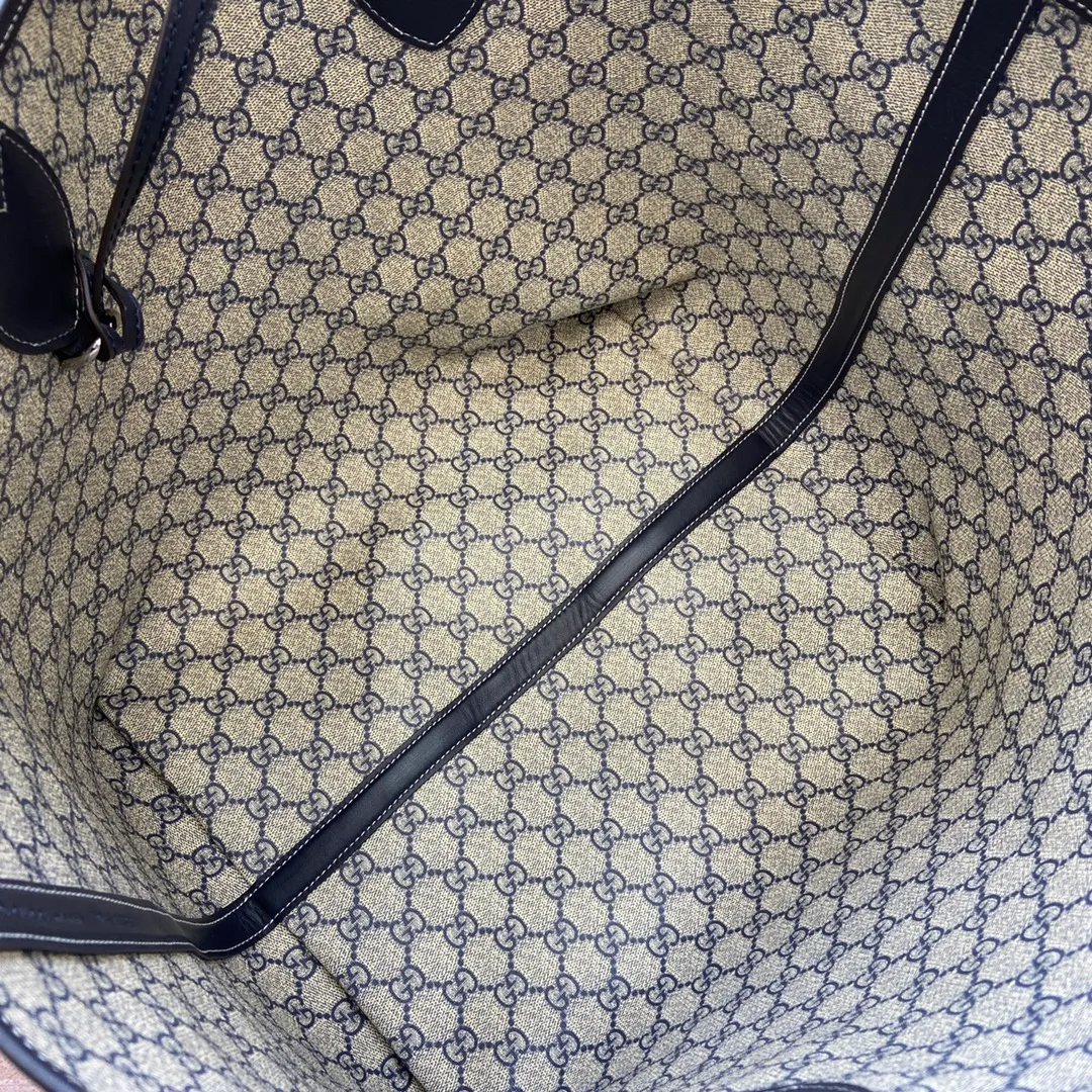 Gucci Totissima medium reversible tote in dark blue - Image 10