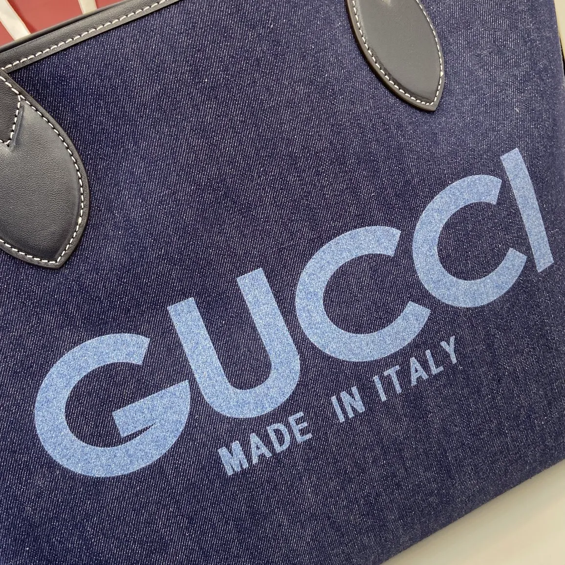 Gucci Totissima medium reversible tote in dark blue - Image 6